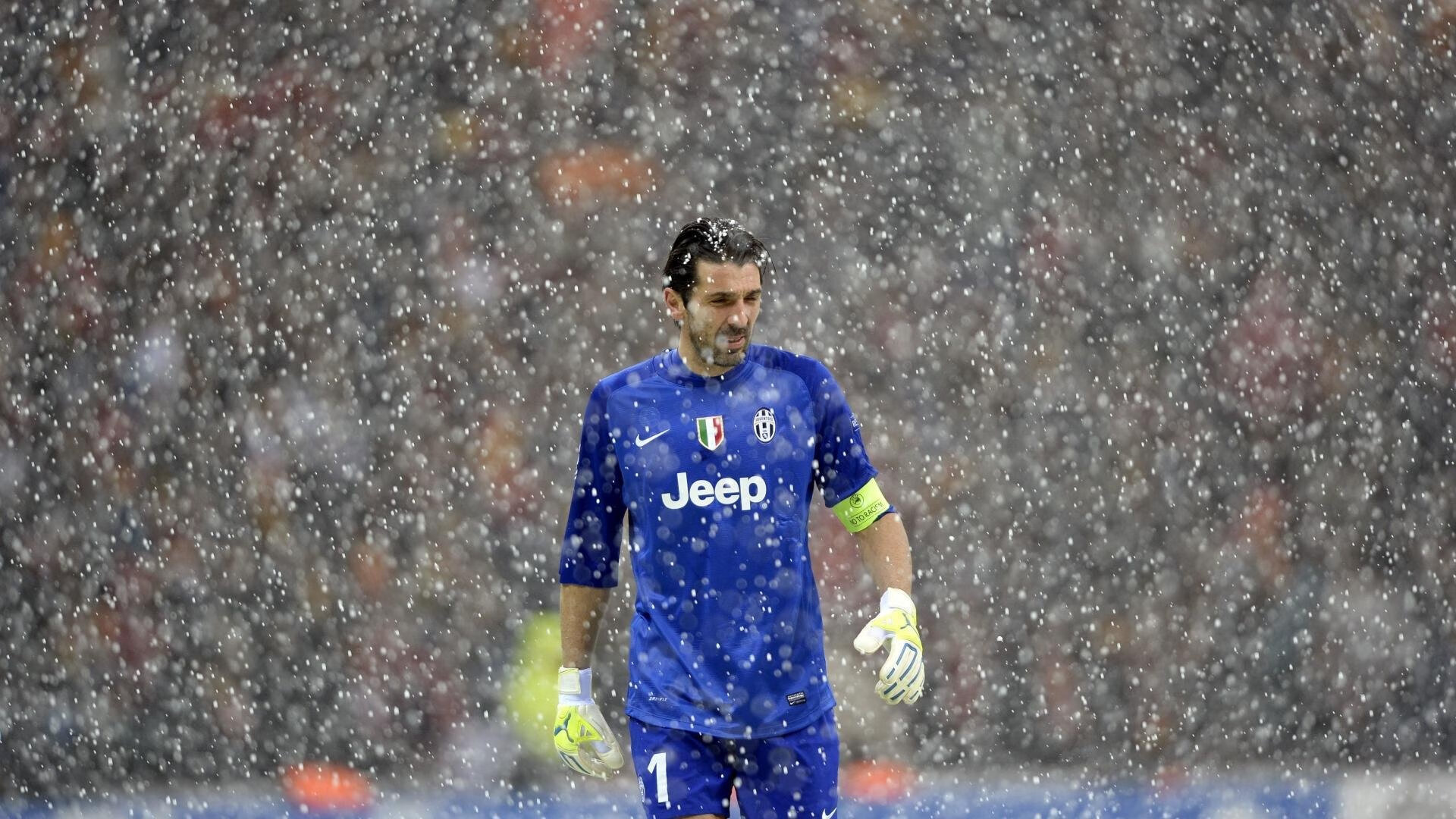 欧冠十六强首回合：本菲卡2比1巴黎 乱战中葡超冠军抢得先机